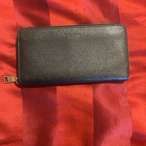 Coach according  Waller Zip around